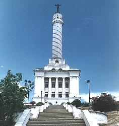 MonumentoalosHeroesdelaRestauracionduranteCarnaval.jpg